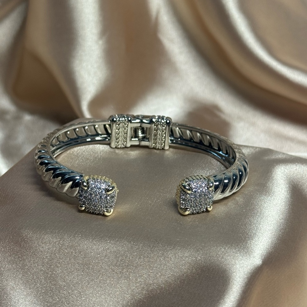 Elegant Silver and Gold Women's Bracelet - Picture 9 of 12
